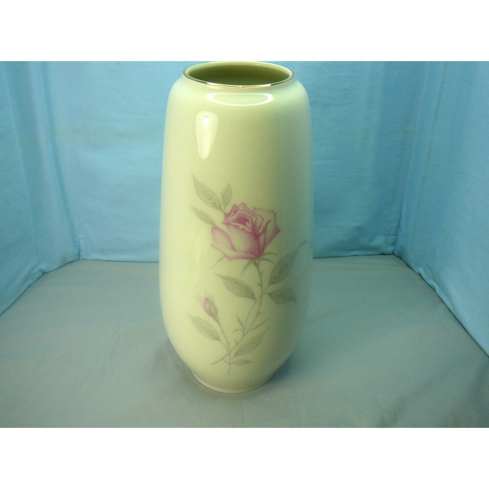 Royal KM Porzellan Bavaria Germany Rose Vase